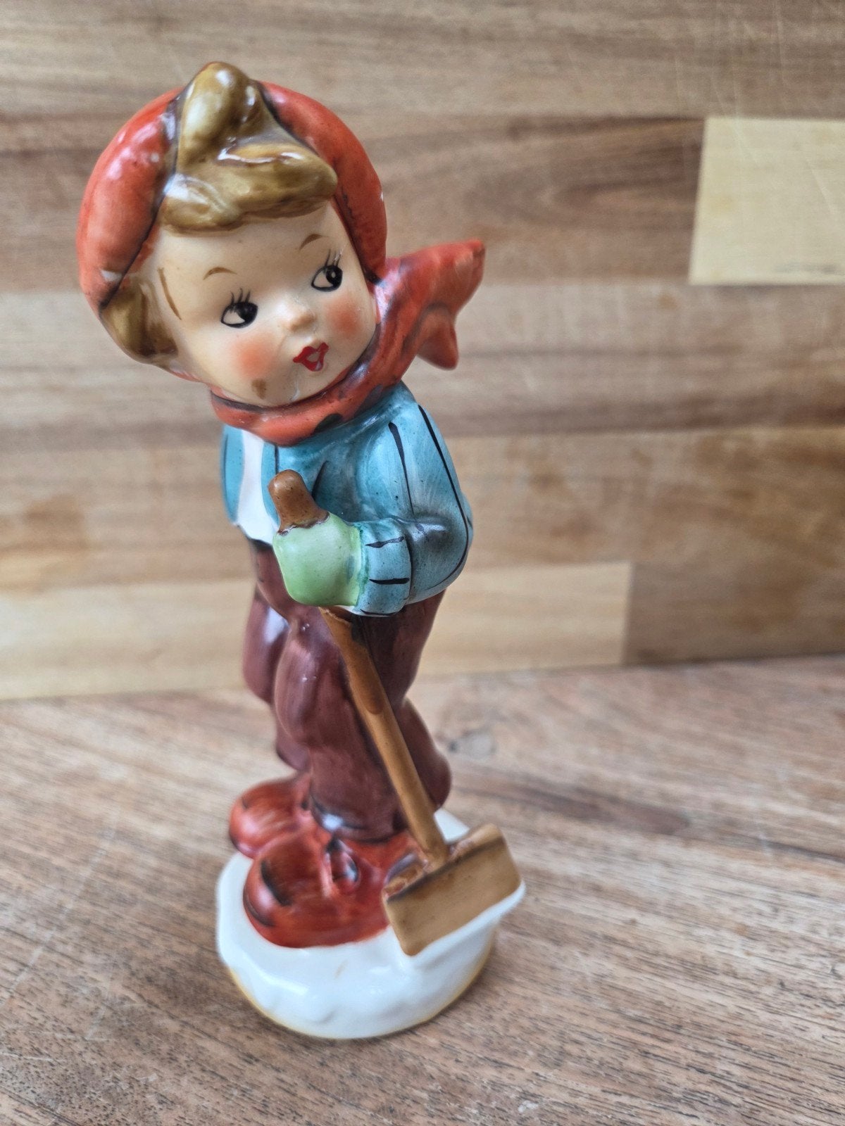 Vintage Hummel beeldje jongen met sneeuwschuiver, Verzamelen, Beelden en Beeldjes, Ophalen
