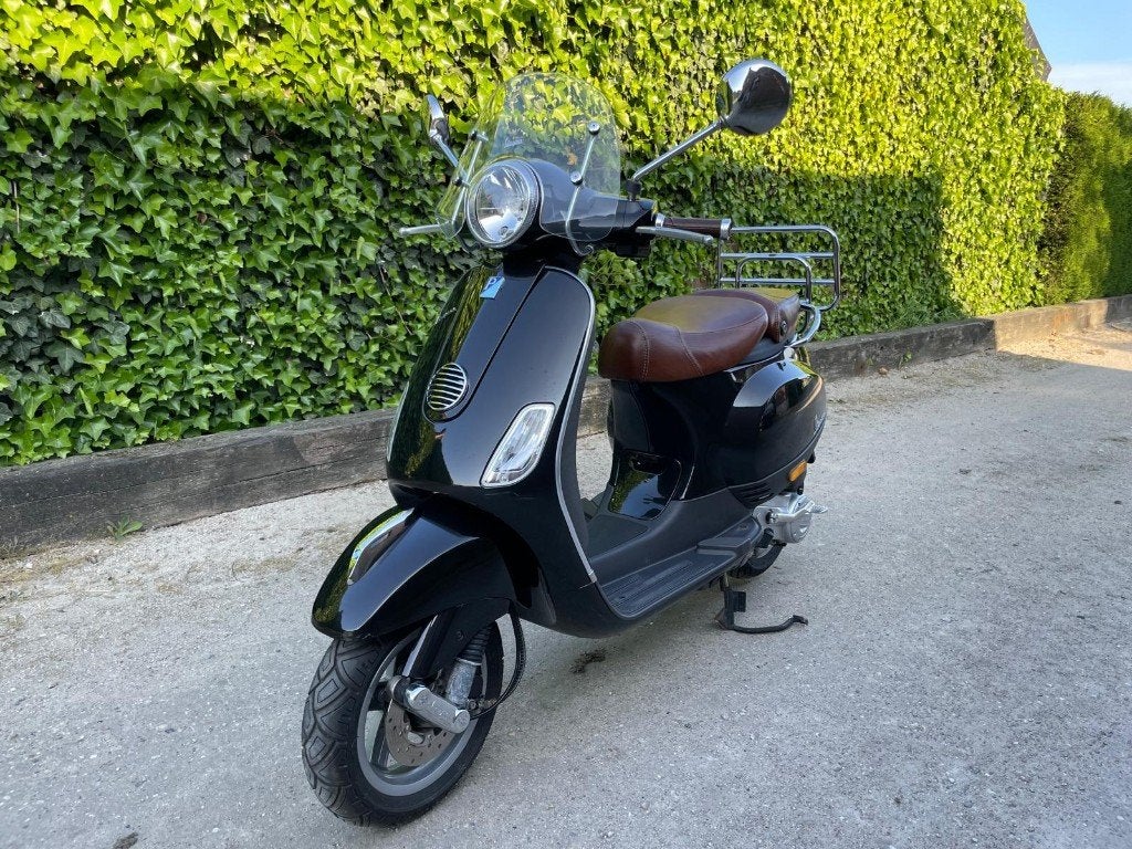 Vespa Piaggio LX50 - blauw kenteken - nette staat weinig km, Fietsen en Brommers, Scooters | Vespa, Ophalen, Zo goed als nieuw