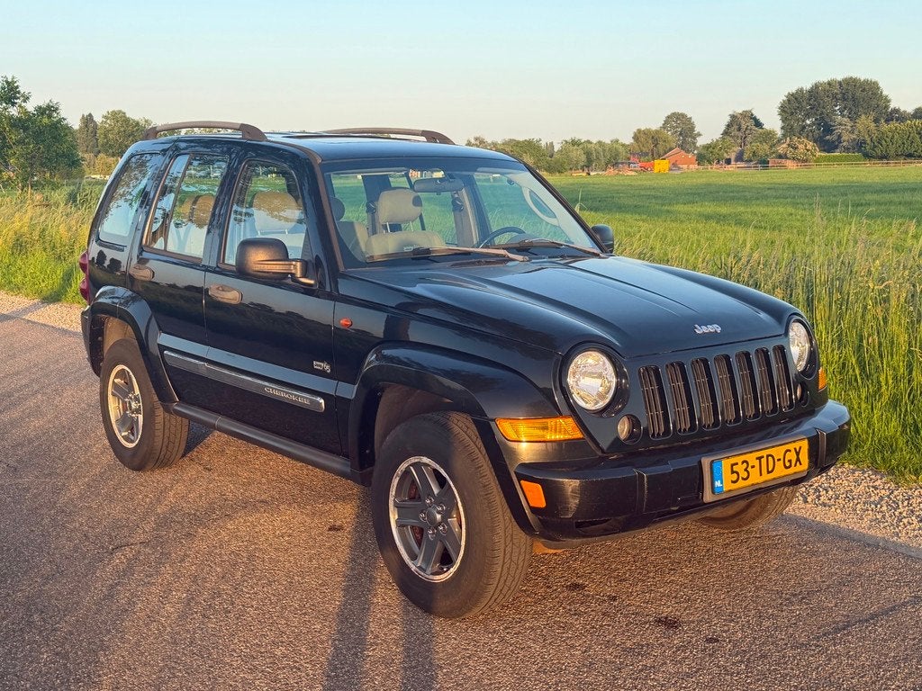 Jeep Cherokee 3.7 V6 Challenger Limited 65th Anniversary edi, Auto's, Jeep, Automaat, Gebruikt, 3360 kg, Zwart