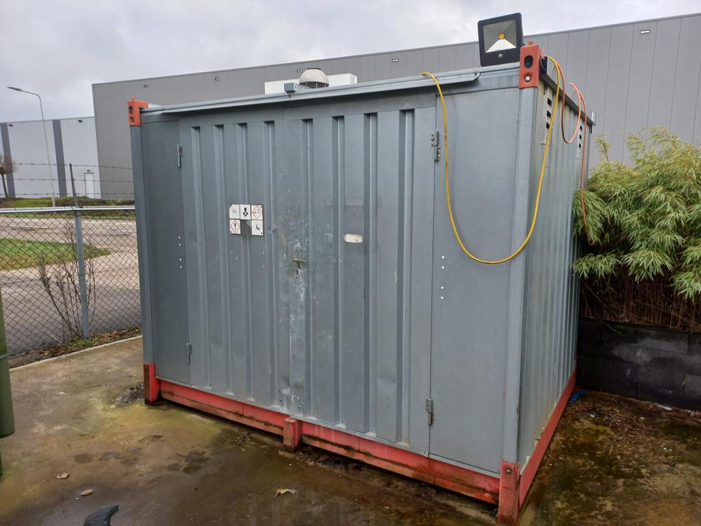 Milieucontainer met vloeistof opvangbak, Zakelijke goederen, Machines en Bouw | Keten en Containers, Ophalen