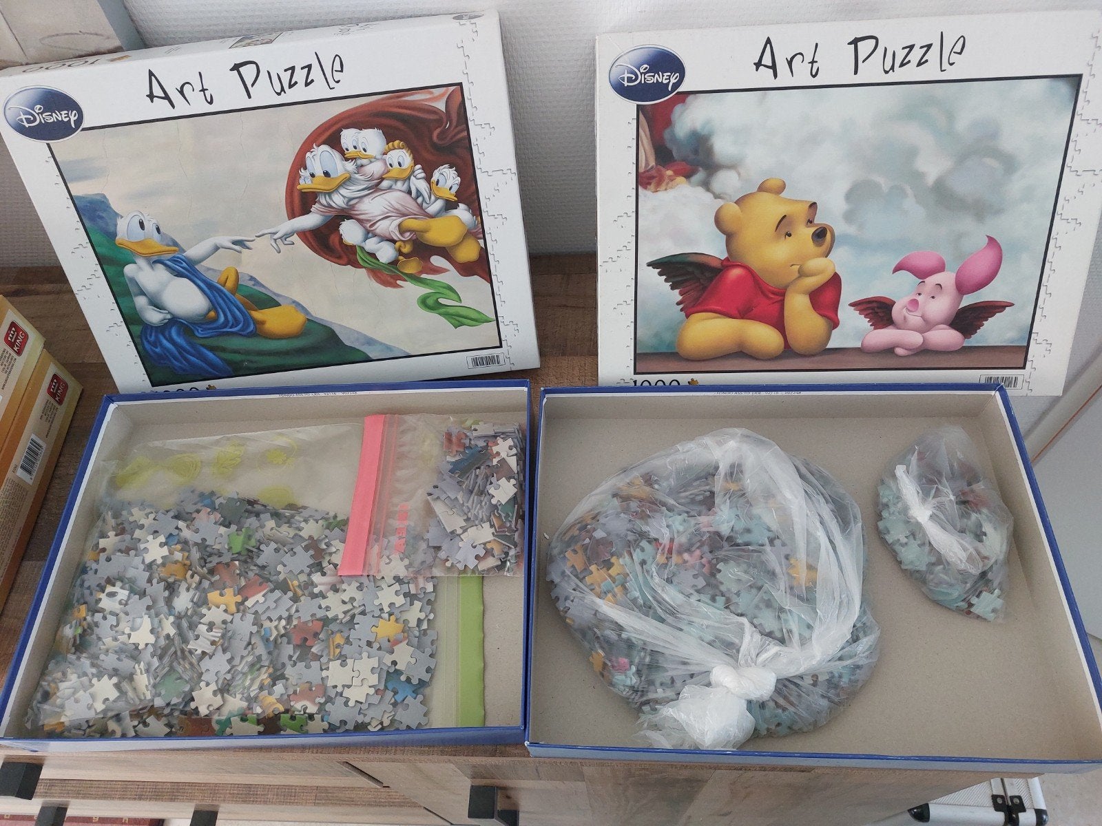 Disney Art Puzzels - 2x 1000 st (Donald Duck & Winnie de, Ophalen of Verzenden, 500 t/m 1500 stukjes, Gebruikt, Legpuzzel