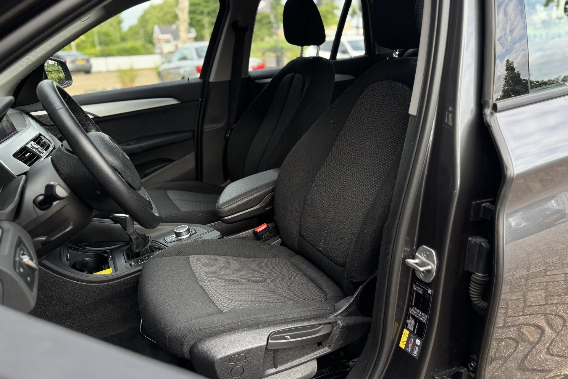 BMW X1 xDrive25e | Camera | Elektrische Klep | LED | PDC V +, Auto's, BMW, Stof, Gebruikt, 95 pk, Wit