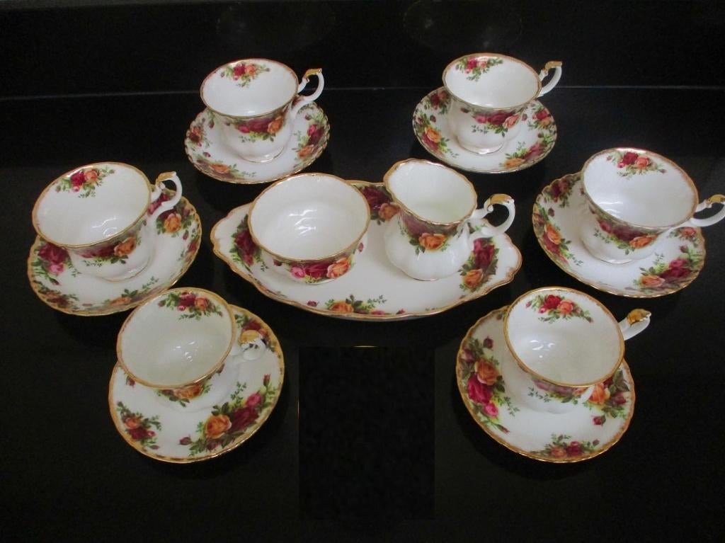 royal Albert country roses serviesdelen, Ophalen of Verzenden, Zo goed als nieuw, Overige stijlen, Kop(pen) en/of Schotel(s)