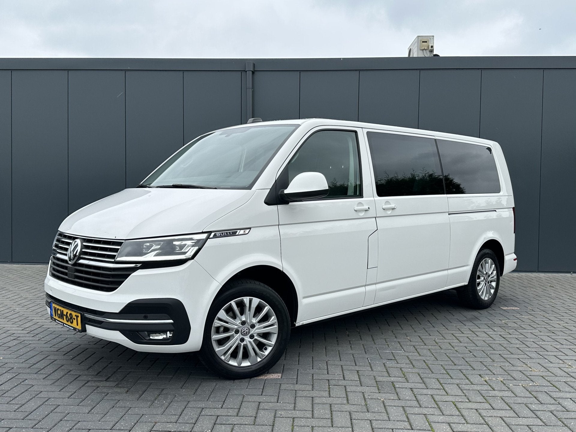 Volkswagen Transporter 2.0 TDI / BULLI / L2H1 / DUBBEL CABIN, Voorwielaandrijving, 15 km/l, Gebruikt, Euro 6