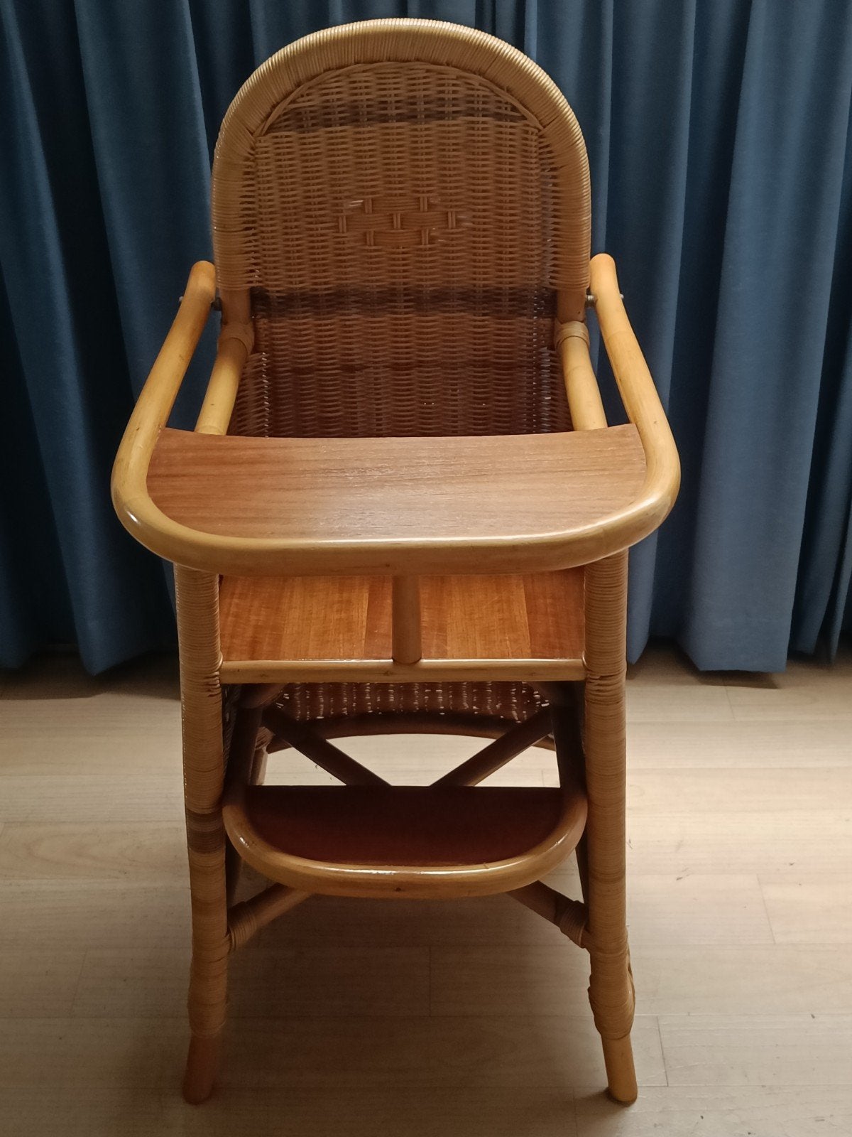 Vintage rotan kinderstoel met eetblad, Kinderen en Baby's, Ophalen, Overige typen