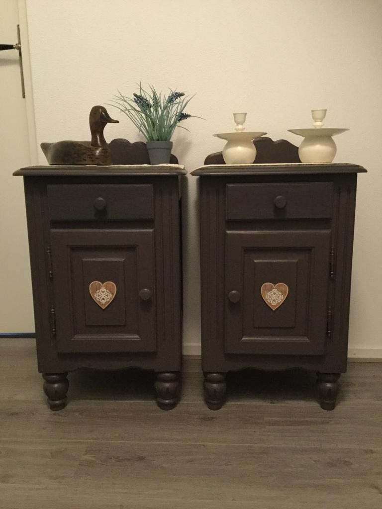2 brocante nachtkastjes Queen Ann dressoir vintage kastje, Huis en Inrichting, Kasten | Ladekasten, Ophalen, Zo goed als nieuw