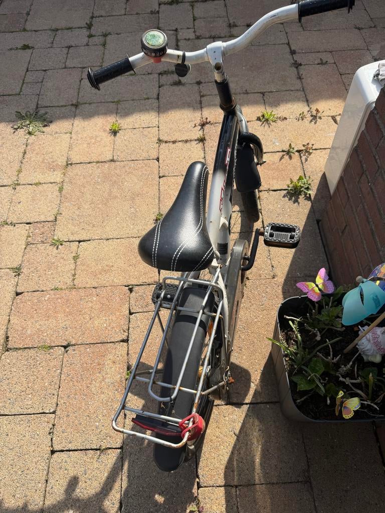 Kinderfiets 16 inch - Wit/Zwart, Ophalen, Gebruikt, Terugtraprem, Handrem