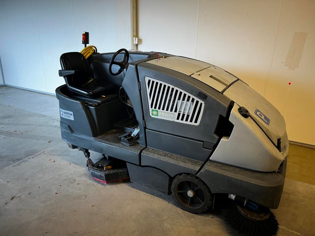 Nilfisk CS7000 veegwagen en boenwagen, Zakelijke goederen, Machines en Bouw | Onderhoud en Reiniging, Ophalen