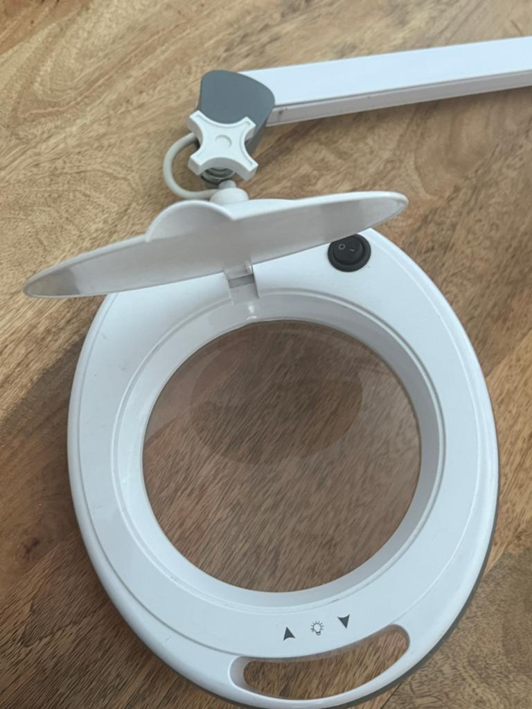 Loeplamp met LED-verlichting - Ideaal voor precisiewerk, Ophalen of Verzenden, Gebruikt, Loeplamp