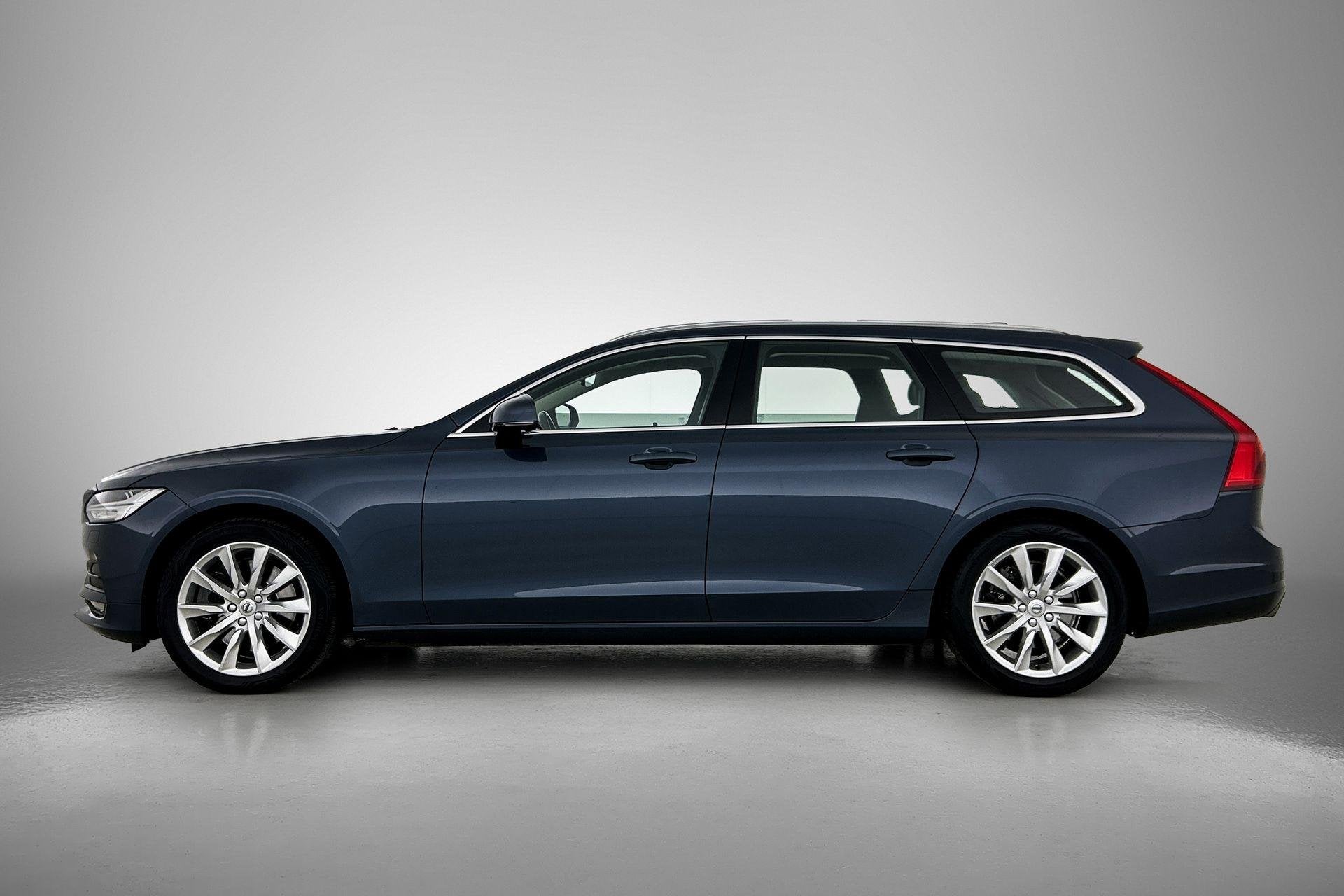 Volvo V90 2.0 T4 Momentum | Automaat | Trekhaak | ACC | ECC, Auto's, Stof, Euro 6, Blauw, 1616 kg