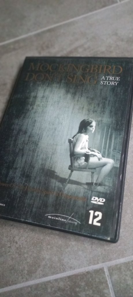DVD Mockingbird Don't Sing - nieuw, Cd's en Dvd's, Dvd's | Drama, Alle leeftijden, Ophalen of Verzenden, Nieuw in verpakking, Drama