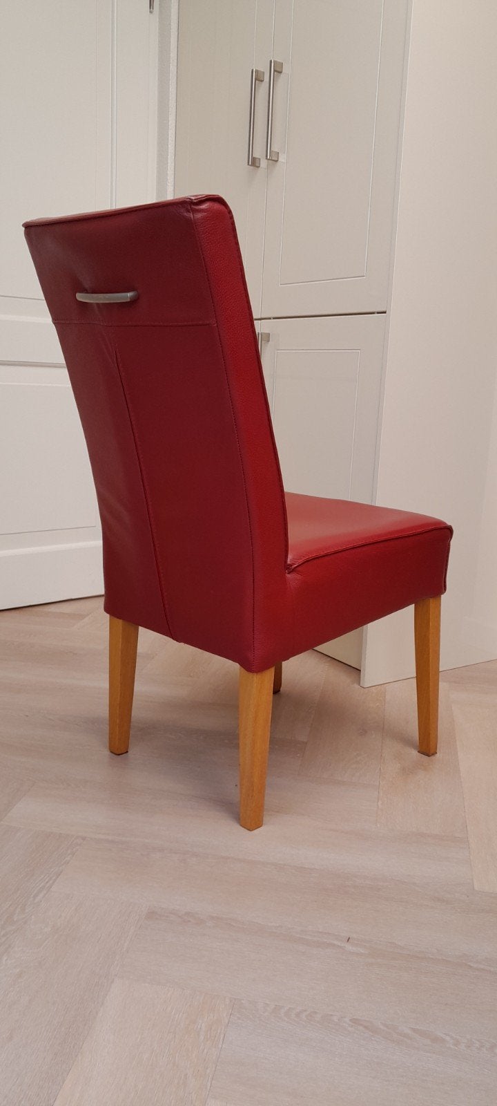 10 maa Rode Leren Eetkamerstoelen - Zo goed als nieuw, Huis en Inrichting, Modern, Comfortabel, Hout, Ophalen of Verzenden, Zo goed als nieuw