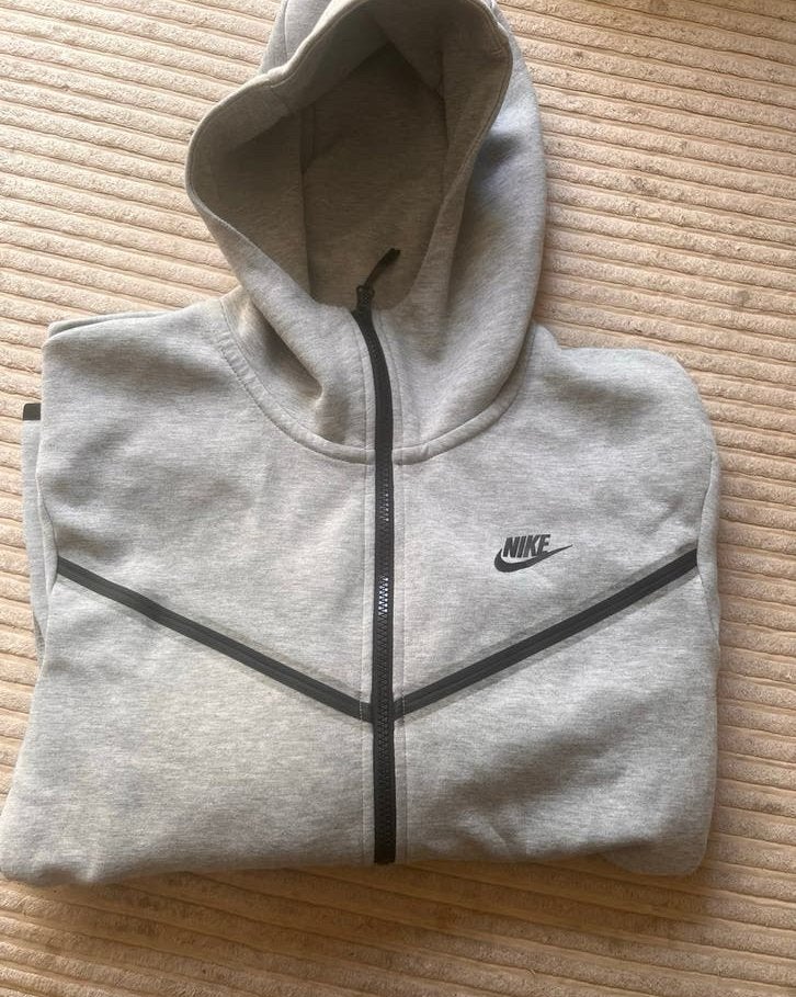 Nike Tech Fleece Hoodie Grijs - Maat M Nieuw, Ophalen of Verzenden, Nieuw, Maat 48/50 (M), Grijs