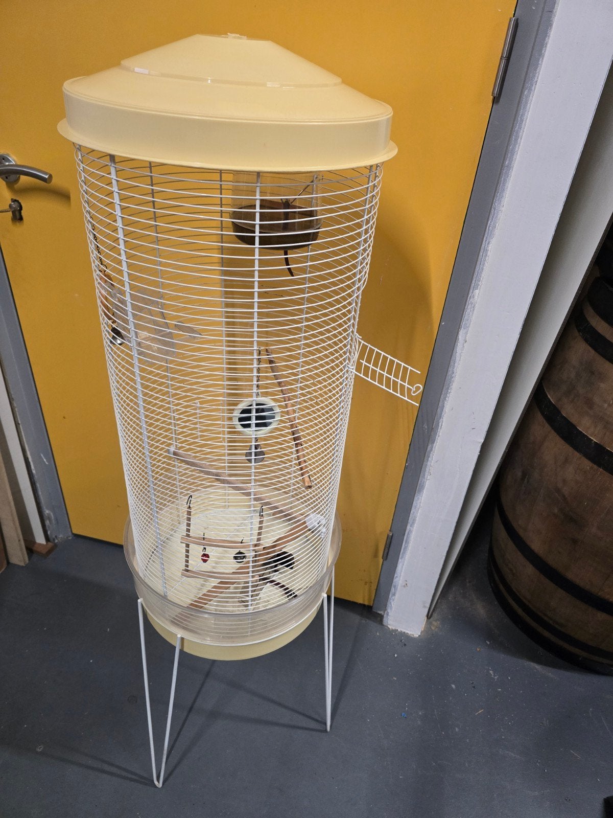 vintage parkietenkooi 1.32m hoog met standaard, Dieren en Toebehoren, Vogels | Hokken en Kooien, Ophalen, Gebruikt, Metaal, Vogelkooi