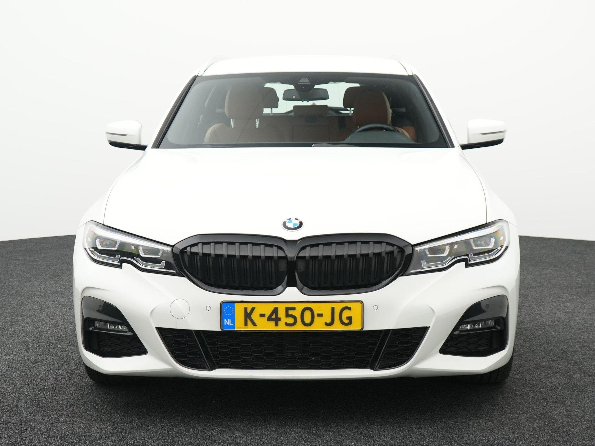 BMW 3-serie Touring 318i High Executive Edition | M-Sport Pa, Automaat, Achterwielaandrijving, Gebruikt, Wit
