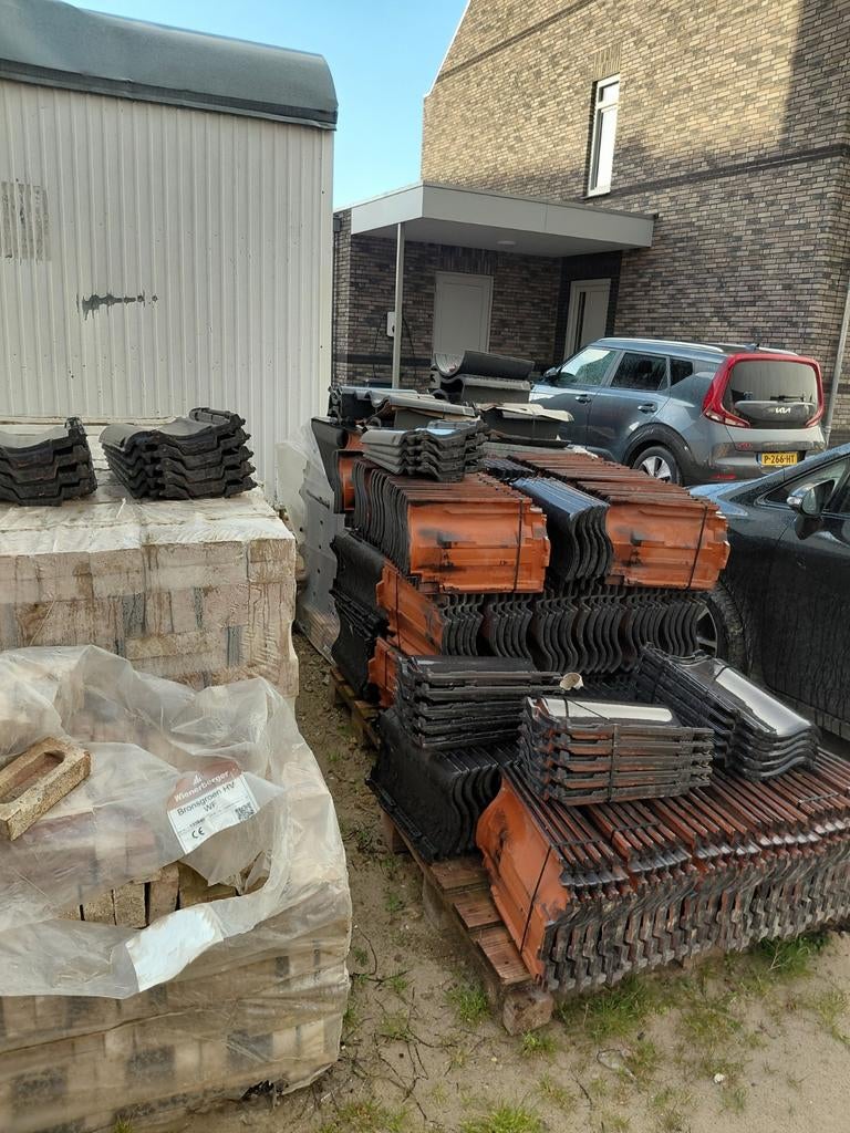 Dakpannen ruim 2 pallets, Ophalen of Verzenden, Steen of Klei, 15 m² of meer, Dakpannen