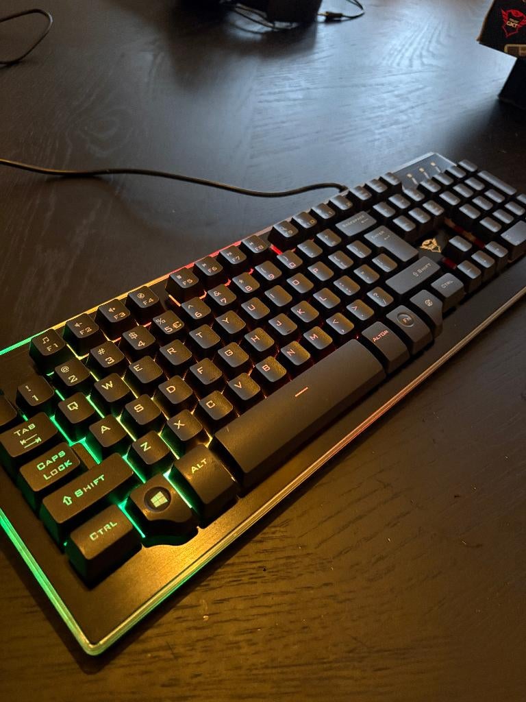 RGB Thura Gaming Keyboard GXT 860, Computers en Software, Toetsenborden, Zo goed als nieuw, Qwerty, Bedraad, Gaming toetsenbord