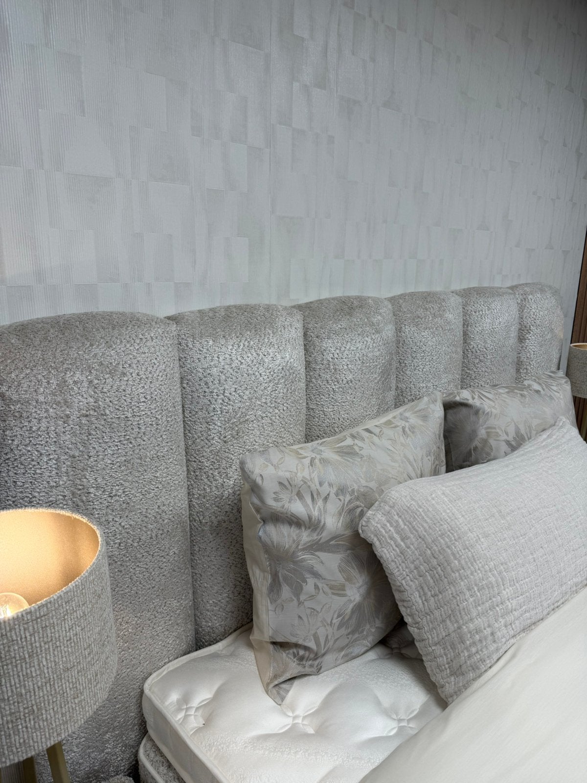 Foto 4 van Luxe Serta Boxspring Ibiza Met Nachtkastje en Bedbank