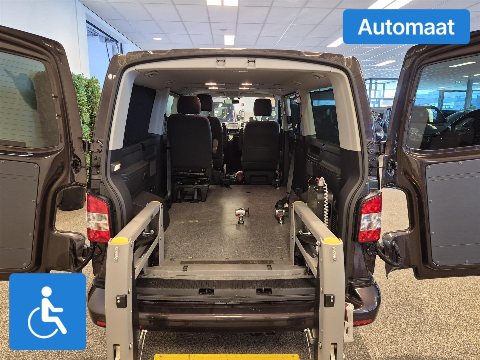 Volkswagen Caravelle L2H1 Rolstoelbus Automaat 3+1 (2x zijsc, Stof, Gebruikt, Zwart, 4 cilinders