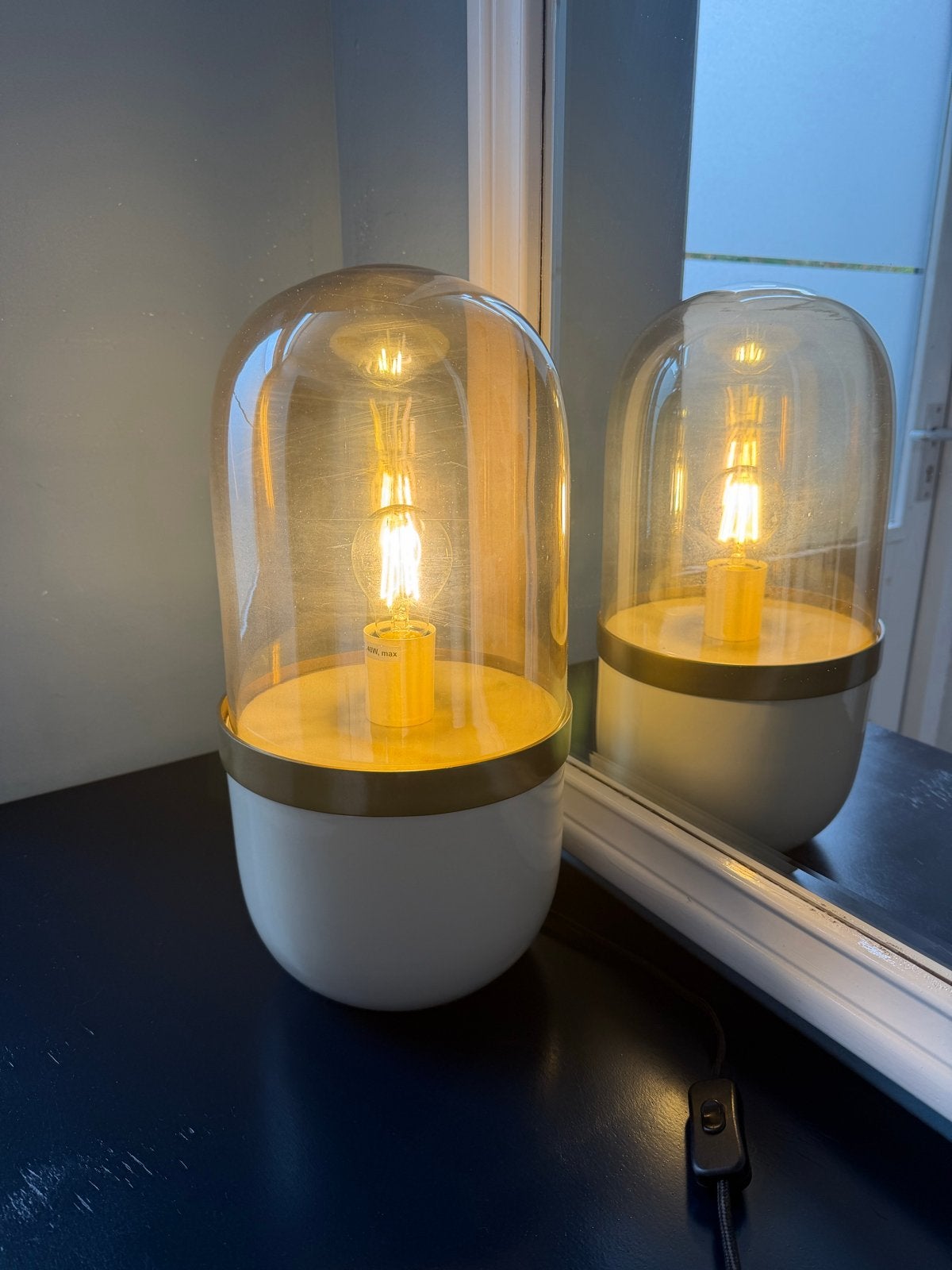 Moderne tafellamp met glazen kap en witte voet, Ophalen, Overige merken, Wit, E27 (groot)
