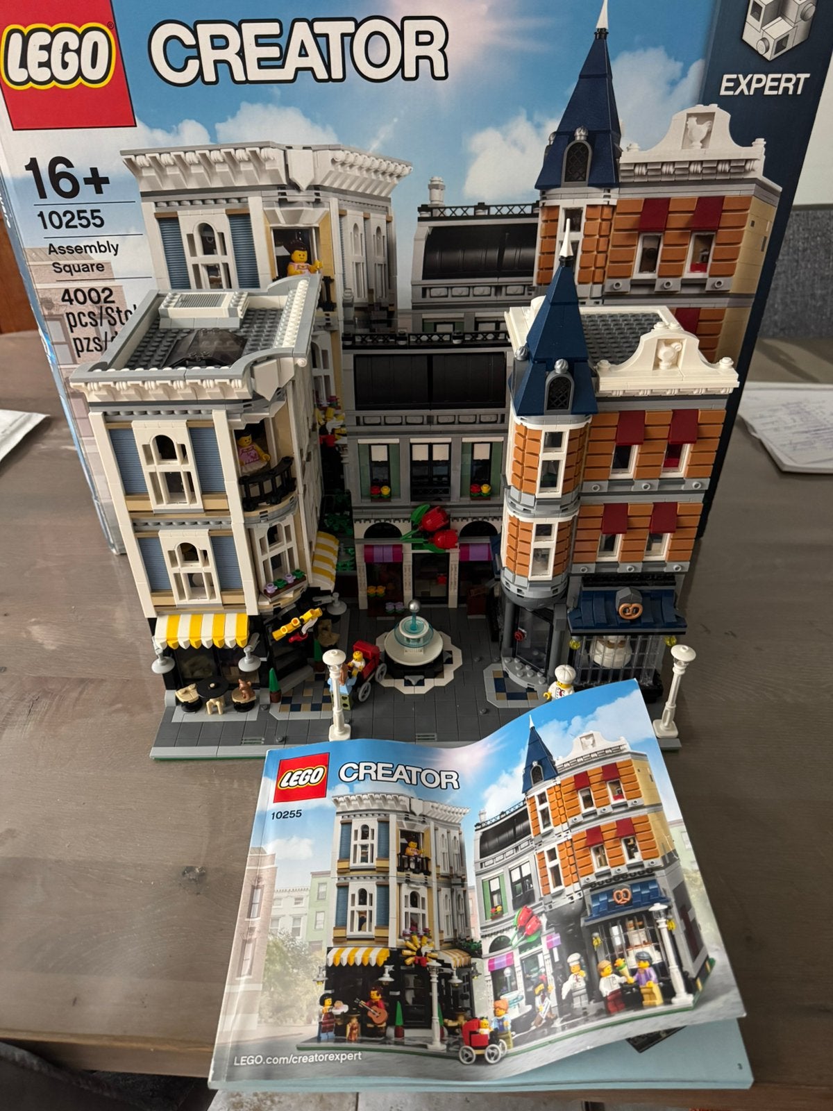 Lego 10255 creator expert assembly square modular, Kinderen en Baby's, Lego, Ophalen of Verzenden, Zo goed als nieuw, Compleet