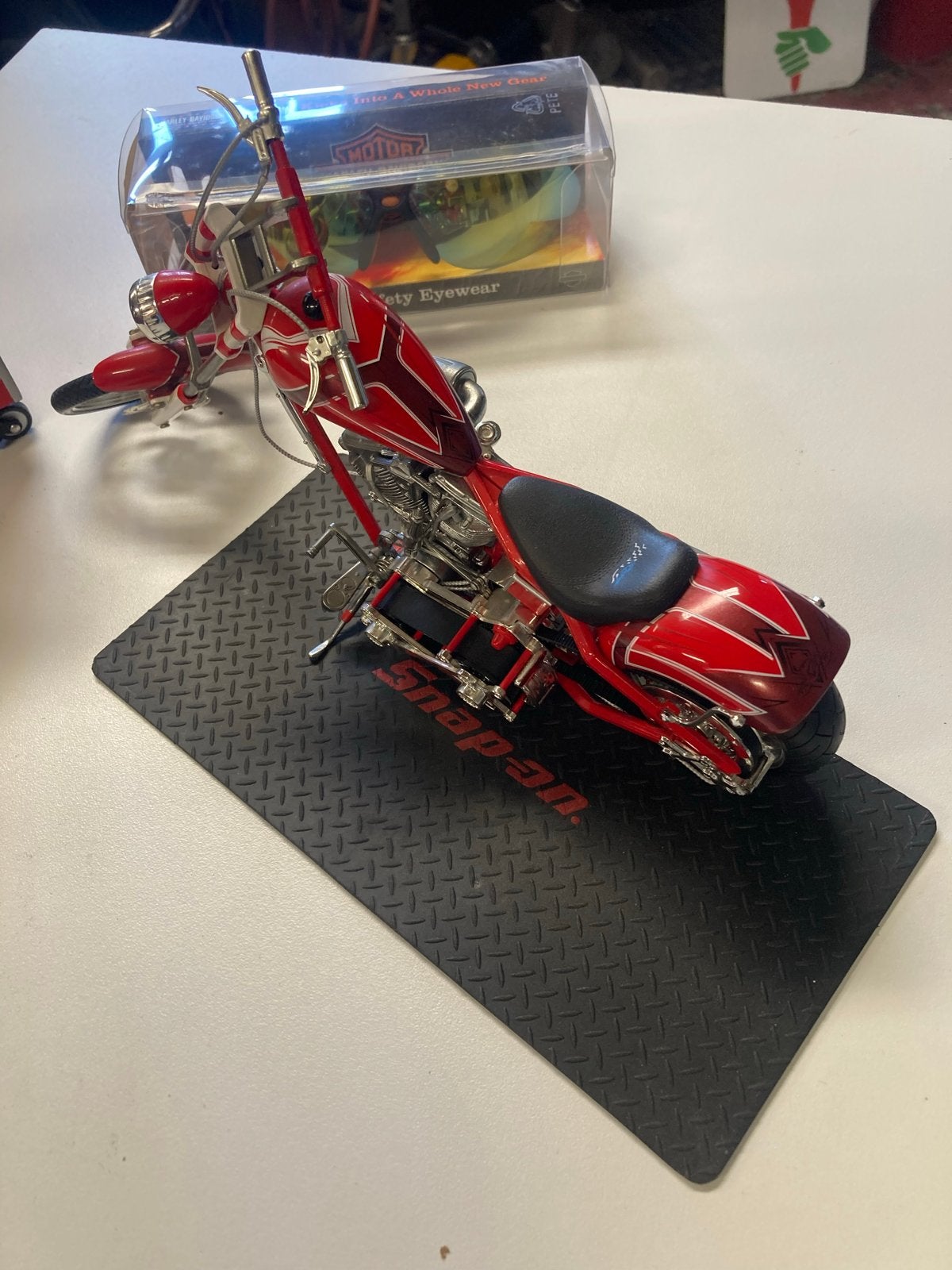 Harley-Davidson Chopper Model met Snap-on Gereedschapskist