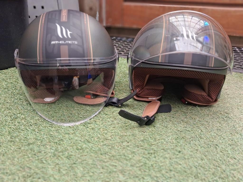 2 x mooie helmen M en XL prijs is per stuk, Fietsen en Brommers, Brommerhelmen, Ophalen, Zo goed als nieuw, Extra large of groter