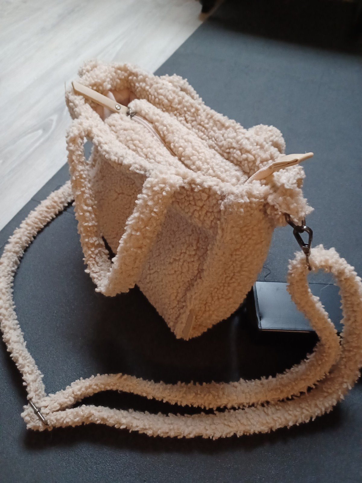 Beugels tas beige , teddystof, Sieraden, Tassen en Uiterlijk, Tassen | Damestassen, Ophalen of Verzenden, Gebruikt, Beige, Handtas
