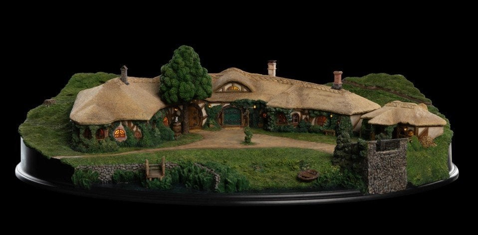 Weta LOTR Statue The Green Dragon Inn, West Campus 1 76863 Herxheim (DE), Heo GmbH, Nieuw, Heo@info.com