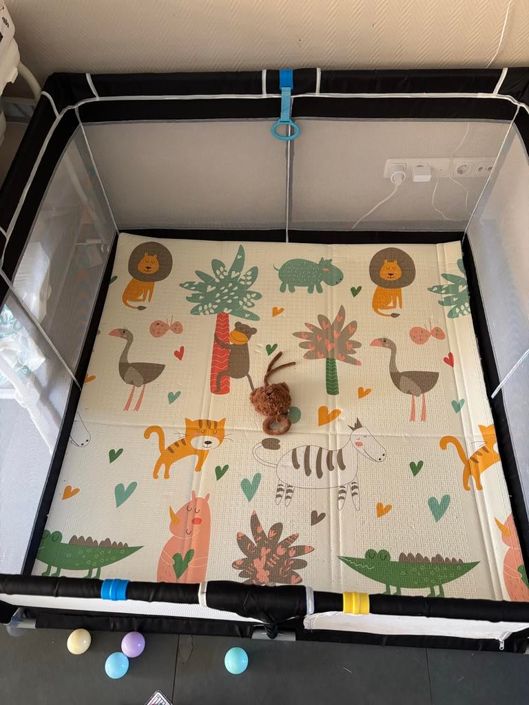 Speelbox met mat en muziekdoosje - Donkergrijs, Ophalen of Verzenden, Gebruikt, Vierkant, Boxkleed