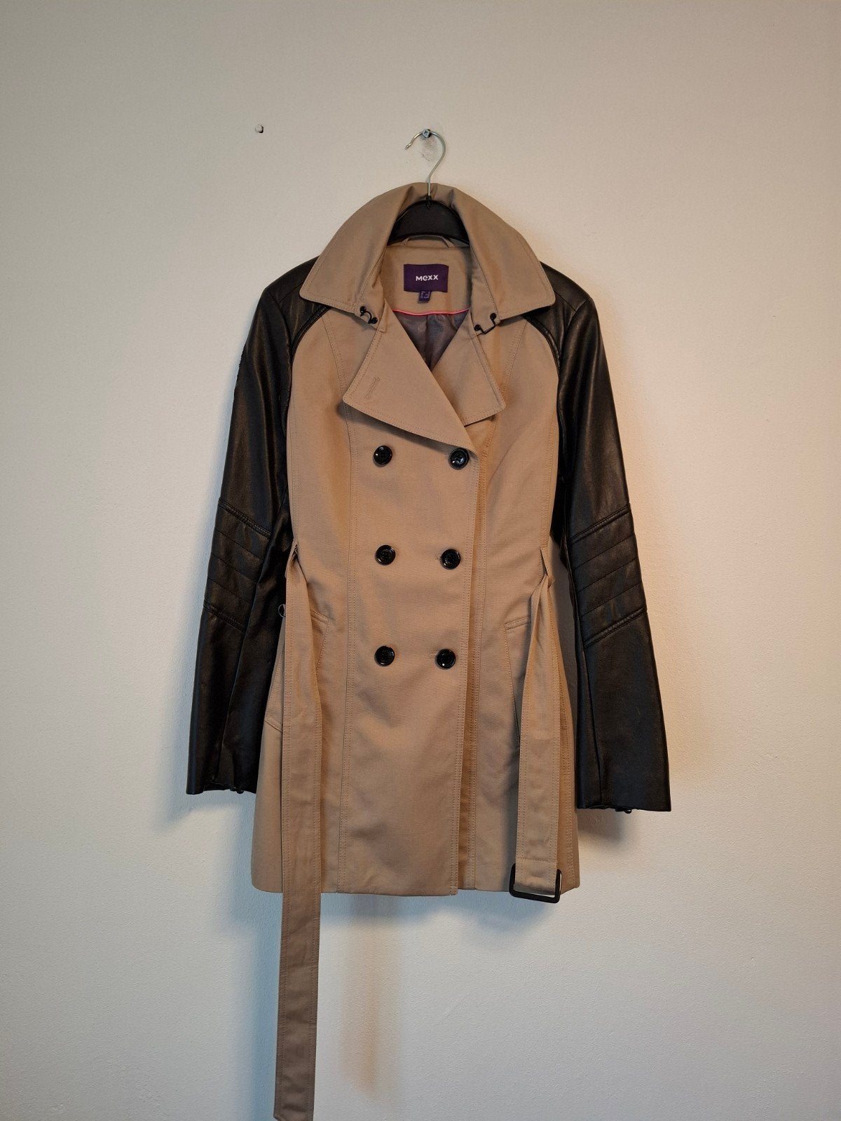 Mexx Trenchcoat met leren mouwen - Maat 42/44 (L), Kleding | Dames, Mexx, Verzenden, Beige, Maat 42/44 (L)