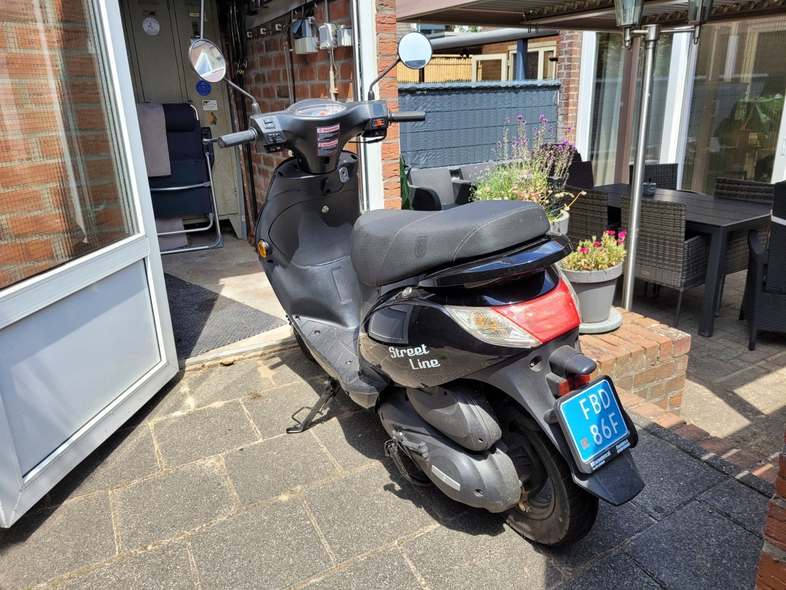 Zwarte Street Line Scooter - Slechts 1217 km!, Ophalen of Verzenden, Gebruikt, Benzine, Overige merken