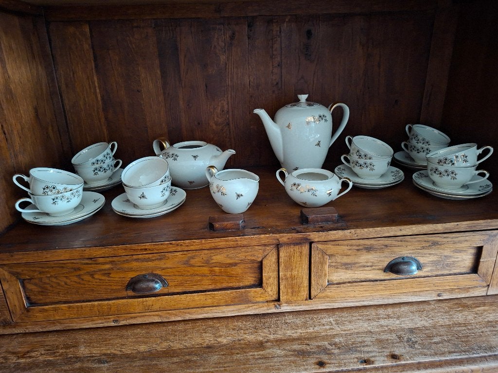 Vintage porseleinen theeservies met gouden decoratie, Ophalen