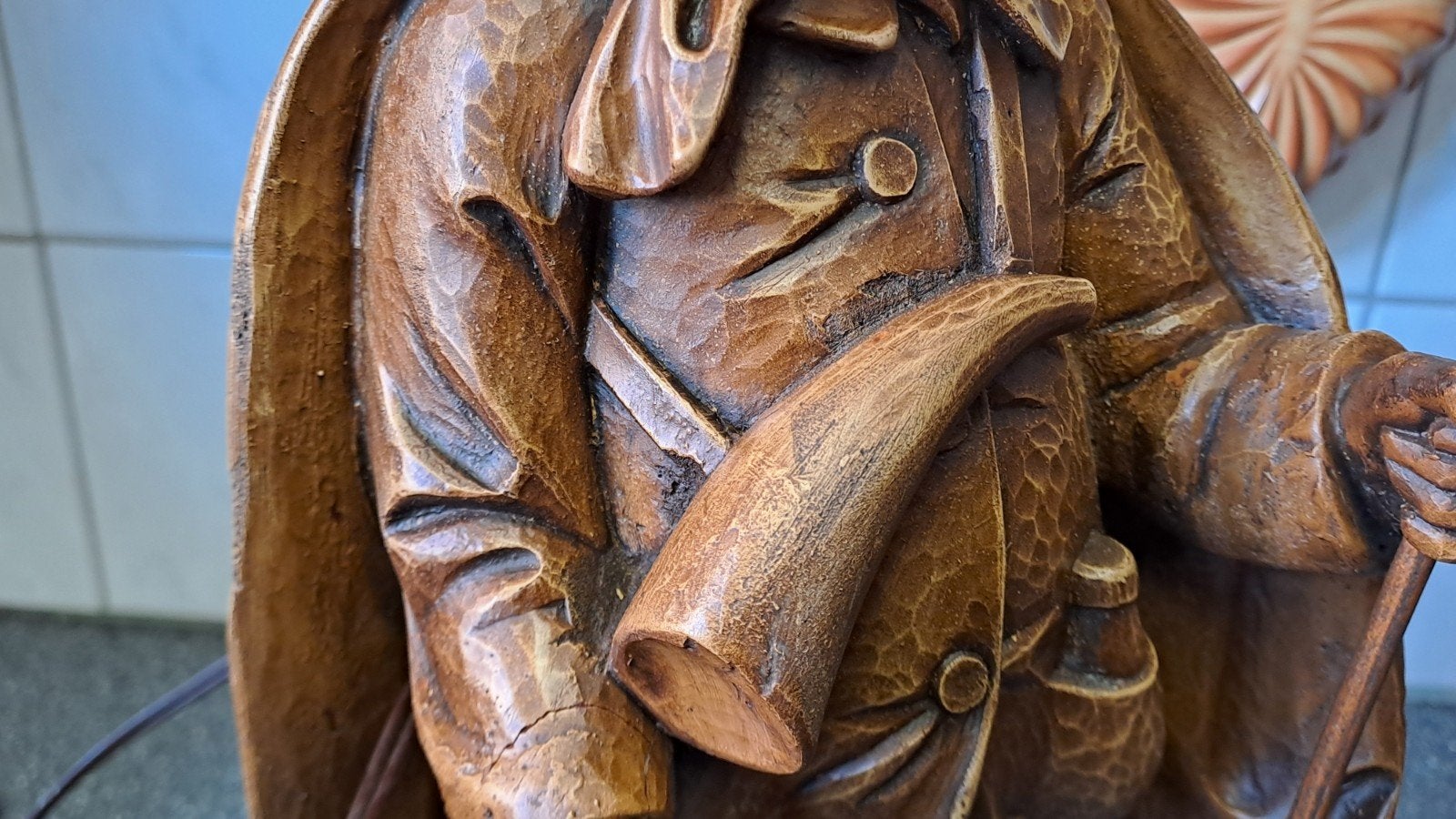 Uniek vintage handgesneden houten beeld van een nachtwaker, Beeld, Hout, Bruin, Handgemaakt