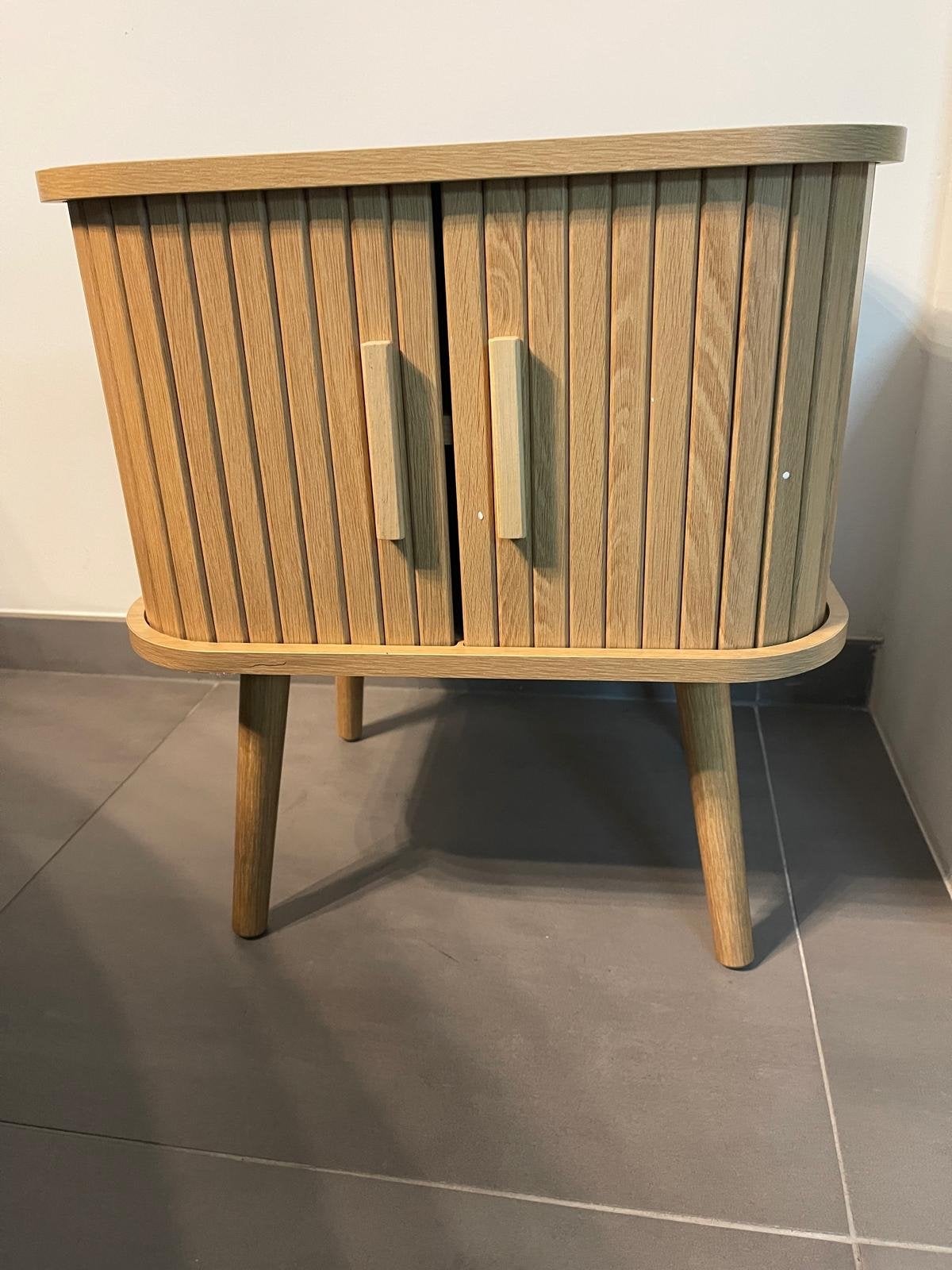 Nieuw houten nachtkastje/bijzettafel, al in elkaar gezet, Ophalen of Verzenden, Nieuw