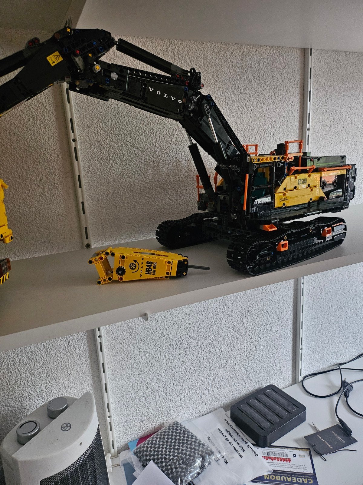 Lego Technic Volvo EC500 Graafmachine (42181), Ophalen