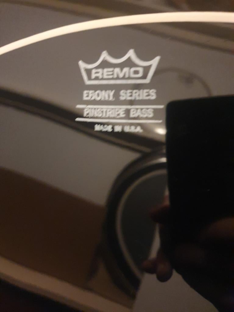 Remo Ebony Pinstripe Bass 24 inch , goede staat (25incl verz, Ophalen of Verzenden, Drums of Percussie