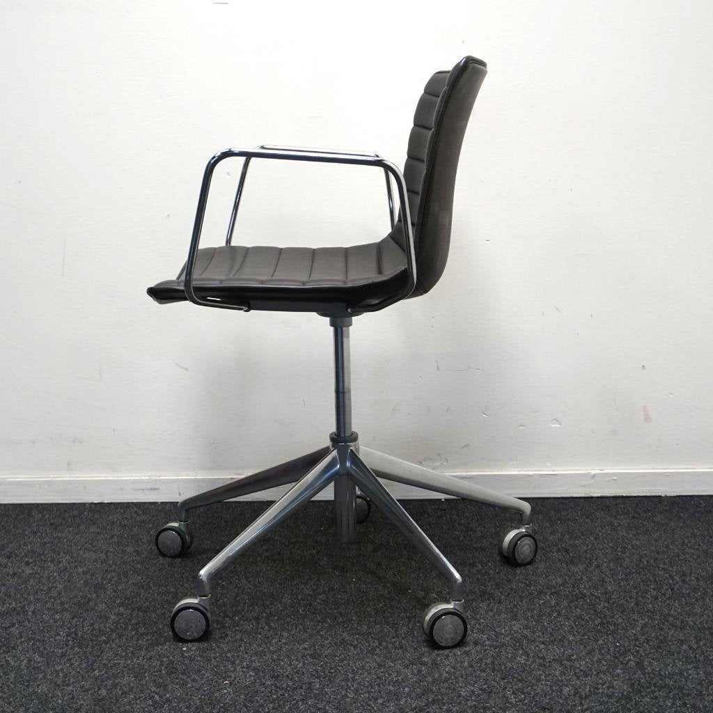 Arper Catifa 53 Design Vergaderstoelen | Donkerbruin Leer, Gebruikt, -, Leer, Ophalen of Verzenden