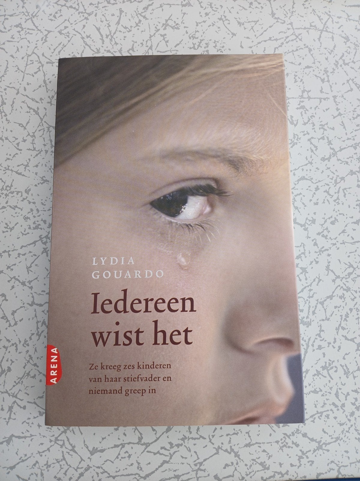 Iedereen wist het - Lydia Gouardo zgan vaste prijs, Ophalen of Verzenden, Zo goed als nieuw, Lydia Gouardo