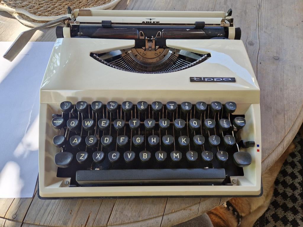 Adler Tippa typmachine in goede staat. Nieuw lint, Diversen, Typemachines, Ophalen of Verzenden