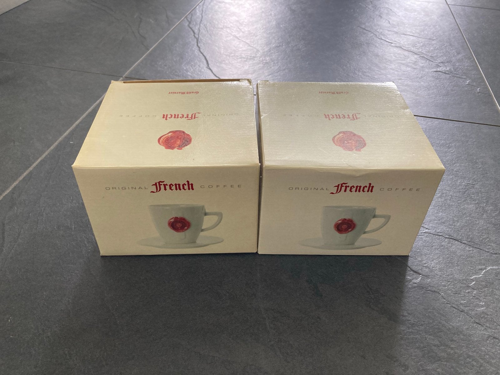 2 Nieuwe Original French Coffee kopjes met schotel - Grand M, Huis en Inrichting, Keuken | Servies, Keramiek, Nieuw, Ophalen of Verzenden
