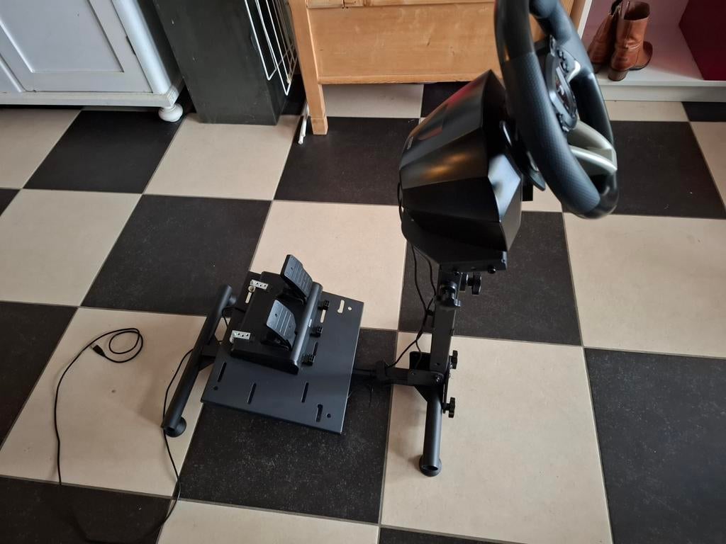 Race stuur standaard en pedalen PS4 / PS5 /PC. USB. Stelbaar, Ophalen, Zo goed als nieuw