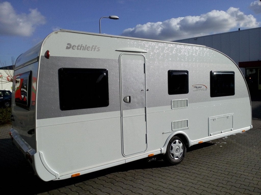 Dethleffs Aerostyle 460V (2012) met Isabella voortent, Caravans en Kamperen, 2 aparte bedden, Treinzit, Particulier, Luifel