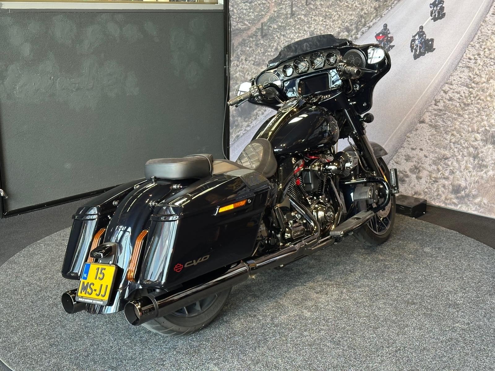Harley-Davidson FLHXSE CVO STREET GLIDE (bj 2022), Laan van Vredenoord 33
2289 DA  RIJSWIJK, NL, Bedrijf, Overig, Sales@harleydavidsonrotterdam.nl