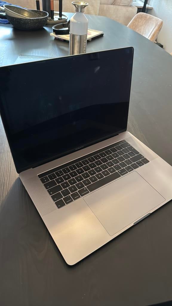 Macbook Pro (2018), Computers en Software, Apple Macbooks, Zo goed als nieuw, MacBook Pro, 15 inch, 2 tot 3 Ghz, 512 GB, 16 GB