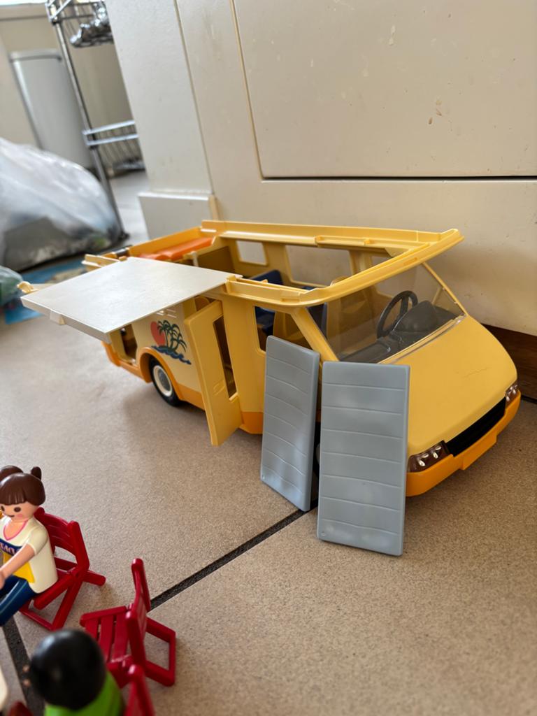 Playmobil 3647 Camper met Familie en Accessoires, Ophalen of Verzenden, Zo goed als nieuw