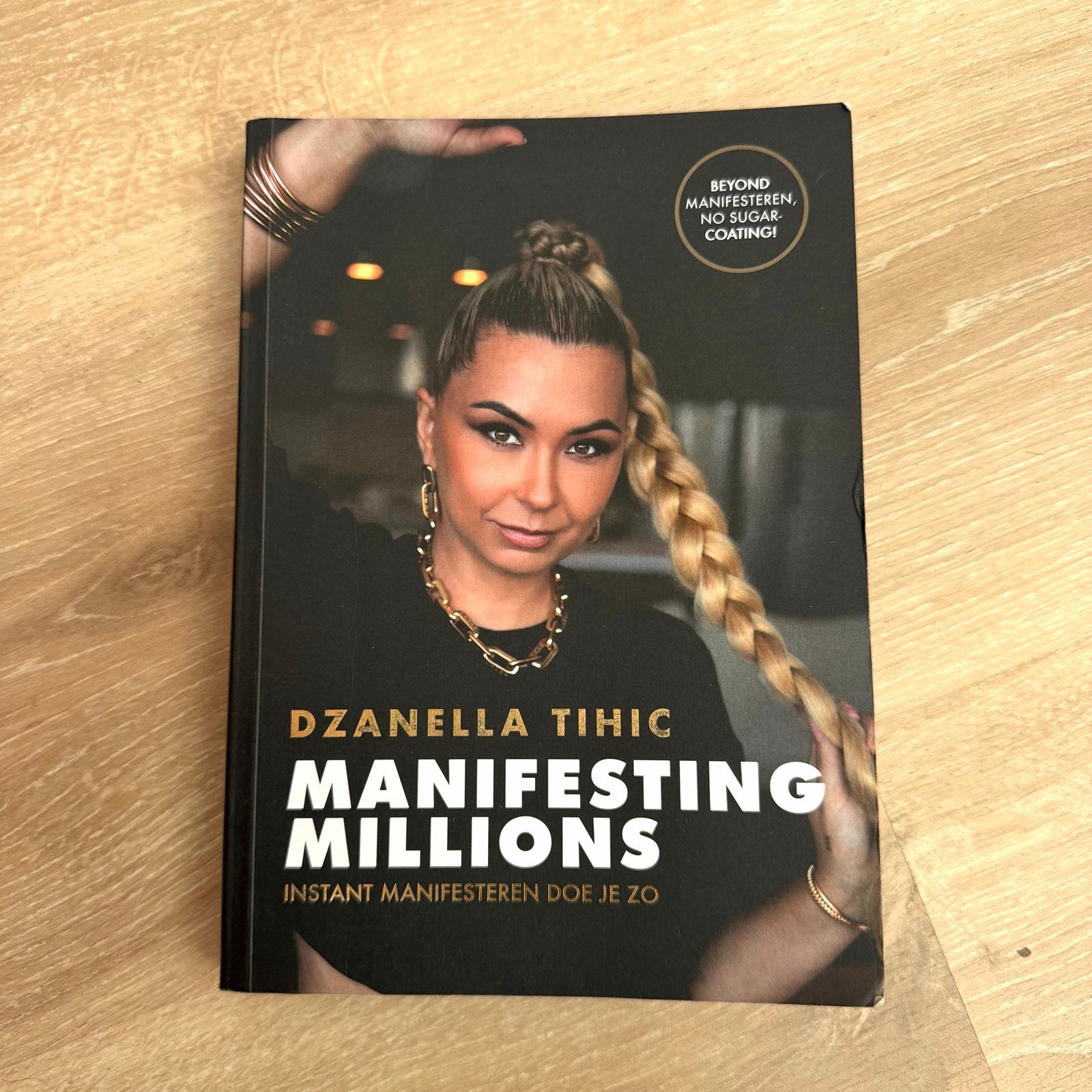 DZANELLA TIHIC - Manifesteren Millions zgan, Ophalen of Verzenden, Zo goed als nieuw