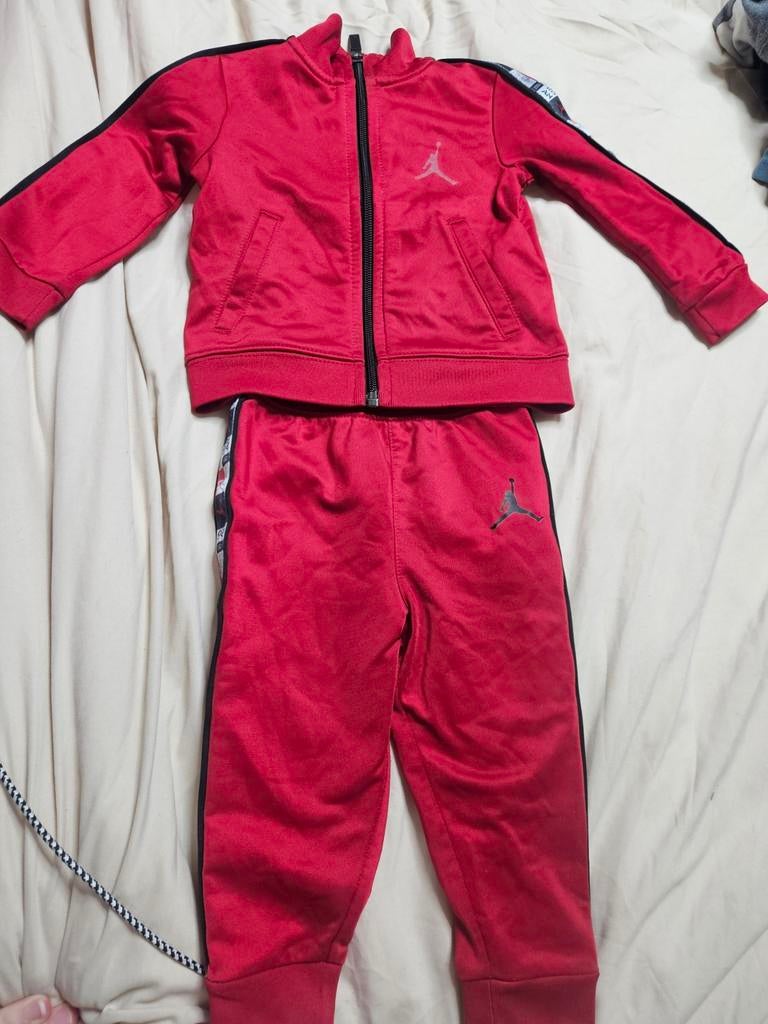Jordan Trainingspak Rood - Maat 74-80cm, Kinderen en Baby's, Babykleding | Maat 80, Gebruikt, Ophalen of Verzenden, Jongetje, Jordan