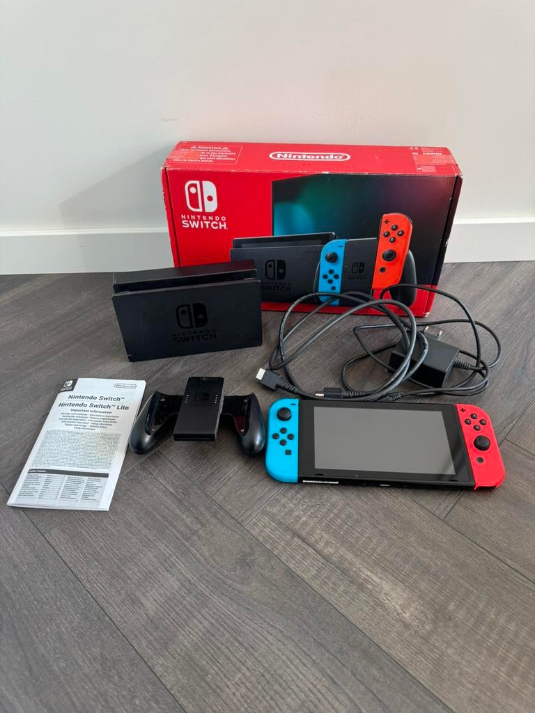 Nintendo Switch V2, Spelcomputers en Games, Spelcomputers | Nintendo Switch, Zo goed als nieuw, Switch 2019 Upgrade, Met 2 controllers