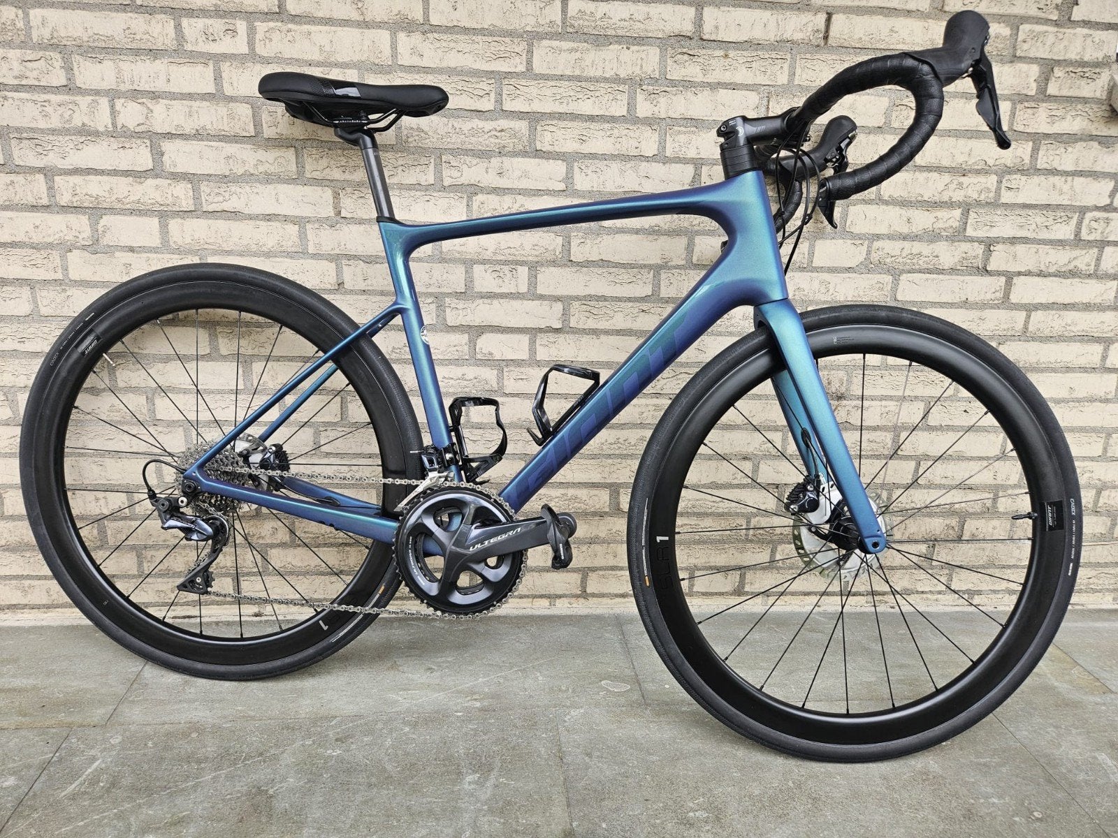 Giant Defy Advanced Pro Disc, 28 inch, Carbon, Zo goed als nieuw, 57 tot 61 cm